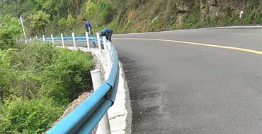 關于貴州山區(qū)公路波形護欄加高的研究與應用