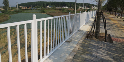 邊坡路基鋼質(zhì)人行護(hù)欄
